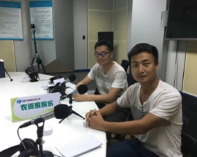 孙专家和王专家一起参加河南广播电视台《农资家家乐节目》